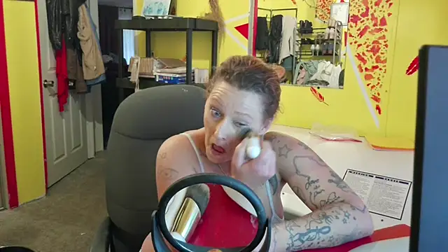 Snapshot of Lisalovely6981 chatting on 11/19/25, 02:50 Lisalovely6981 online show from 11/19/25, 02:50