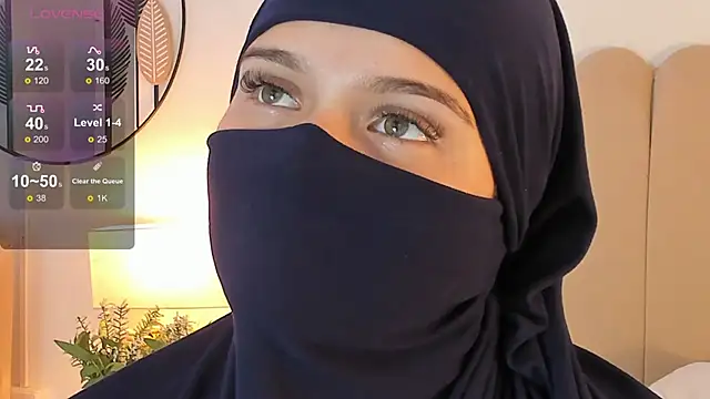 Snapshot of anna-henao chatting on 12/19/24, 03:52 anna-henao online show from 12/19/24, 03:52