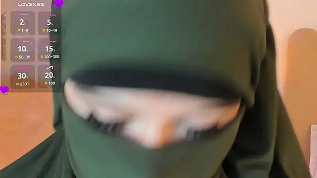 Snapshot of anna-henao chatting on 09/15/25, 11:49 anna-henao online show from 09/15/25, 11:49