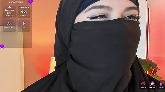 Snapshot of anna-henao chatting on 09/27/25, 07:30 anna-henao online show from 09/27/25, 07:30