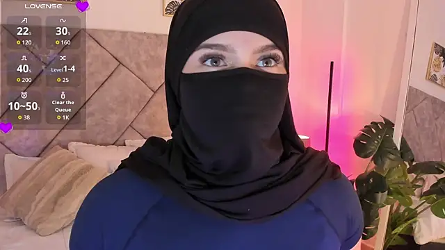 Snapshot of anna-henao chatting on 10/13/25, 07:25 anna-henao online show from 10/13/25, 07:25