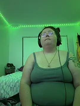 Snapshot of BBW2320 chatting on 06/30/26, 02:12 BBW2320 online show from 06/30/26, 02:12