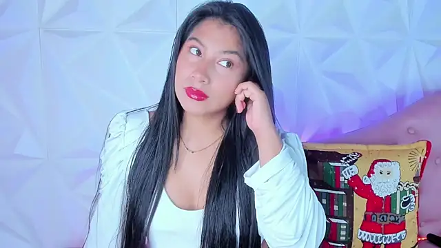 LinnaGardenia online show from 12/18/24, 02:06