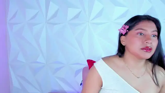 LinnaGardenia online show from 12/21/24, 01:53