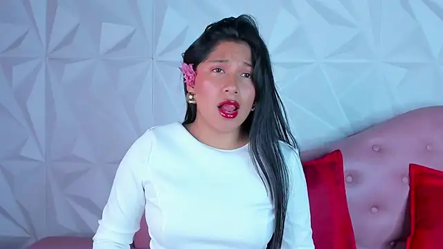 LinnaGardenia online show from 12/25/24, 03:49