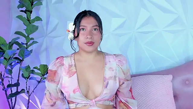 LinnaGardenia online show from 01/19/25, 01:55