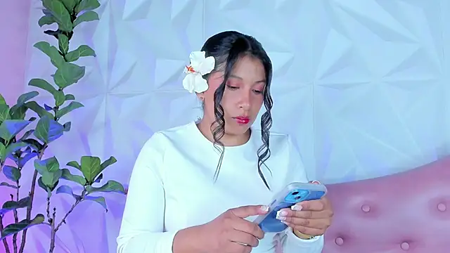 LinnaGardenia online show from 01/21/25, 01:54