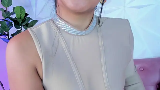 LinnaGardenia online show from 01/28/25, 01:49