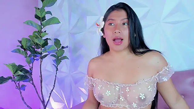 LinnaGardenia online show from 02/07/25, 01:11