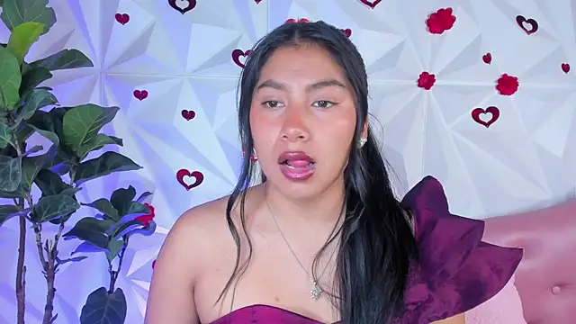 LinnaGardenia online show from 03/15/25, 02:01