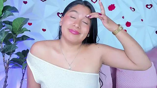 LinnaGardenia online show from 03/19/25, 05:17