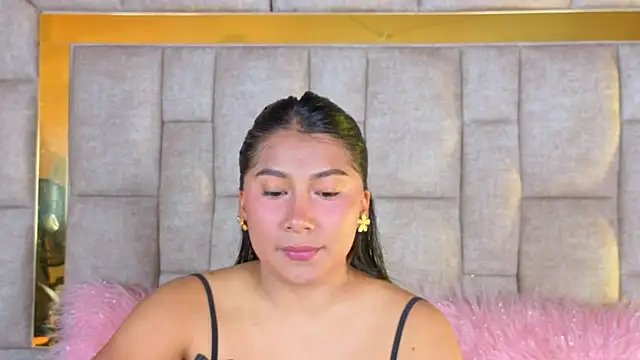 LinnaGardenia online show from 02/13/26, 01:40