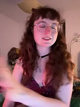 Snapshot of _foxygirl_ chatting on 03/09/25, 06:43  foxygirl  online show from 03/09/25, 06:43