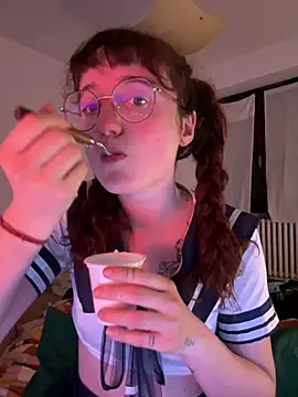 Snapshot of _foxygirl_ chatting on 03/15/25, 06:10  foxygirl  online show from 03/15/25, 06:10