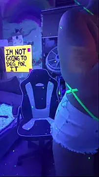 Snapshot of Cloud_Master9 chatting on 11/08/25, 08:03 Cloud Master9 online show from 11/08/25, 08:03