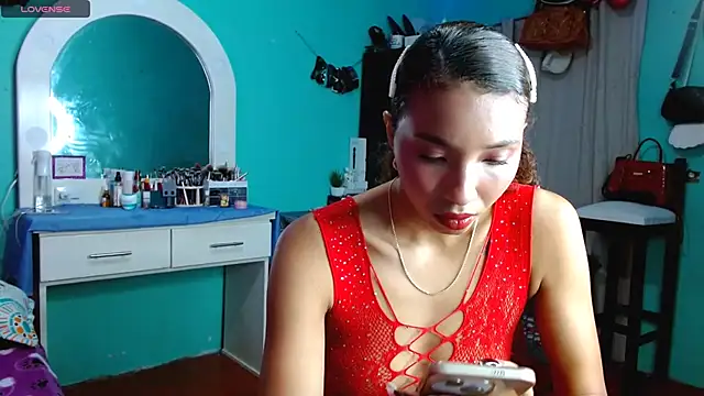 sensitive brunette online show from 11/06/25, 09:37