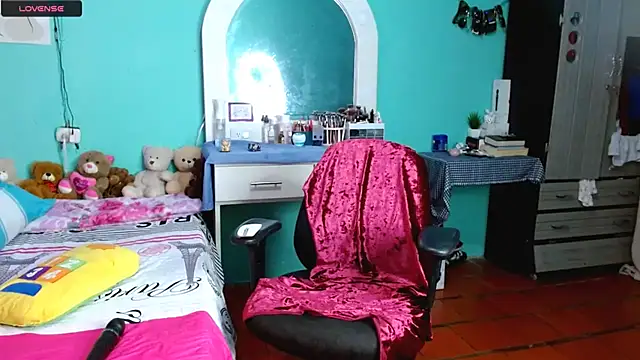 sensitive brunette online show from 11/14/25, 01:43