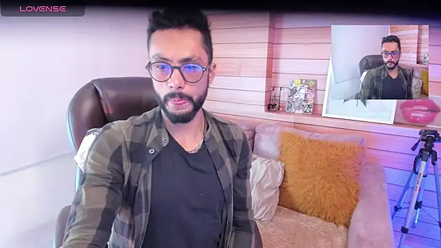 Tom cooper  online show from 02/07/25, 01:11