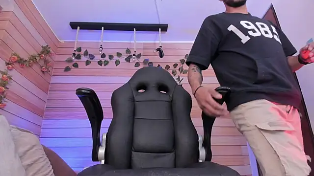 Tom cooper  online show from 02/28/25, 01:03