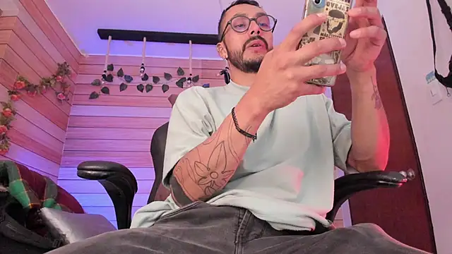 Tom cooper  online show from 03/07/25, 01:18