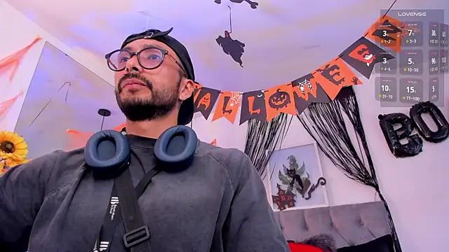 Tom cooper  online show from 10/31/25, 12:28