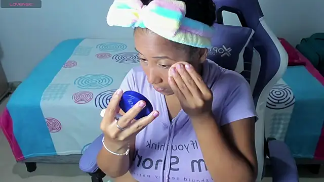 Snapshot of zandra_kiman chatting on 05/07/26, 04:51 zandra kiman online show from 05/07/26, 04:51