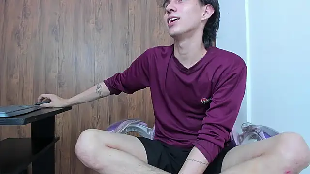 Snapshot of JeanRam18 chatting on 10/08/25, 03:04 JeanRam18 online show from 10/08/25, 03:04