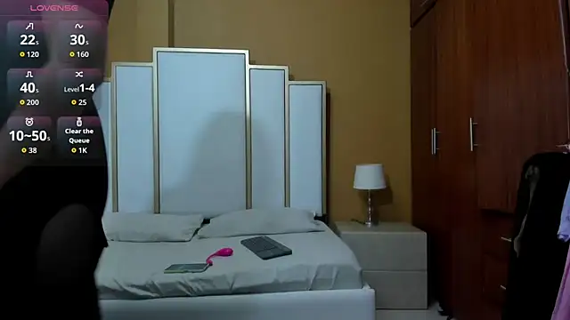 FOXYRIVER  online show from 12/05/25, 12:03