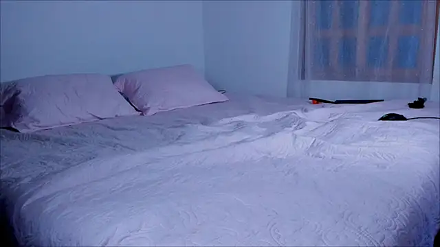 Lauren A online show from 02/25/25, 01:41