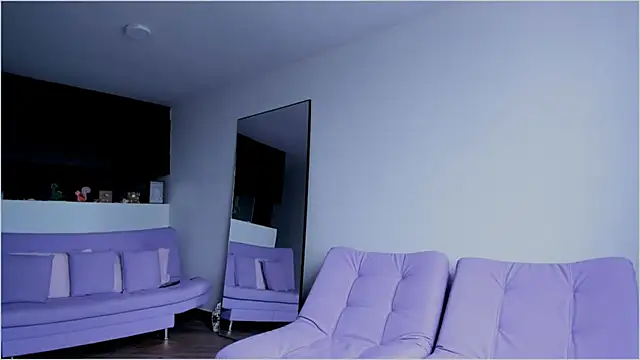 Lauren A online show from 09/18/25, 04:53