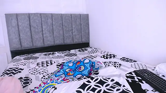 nataly red online show from 02/17/25, 08:15