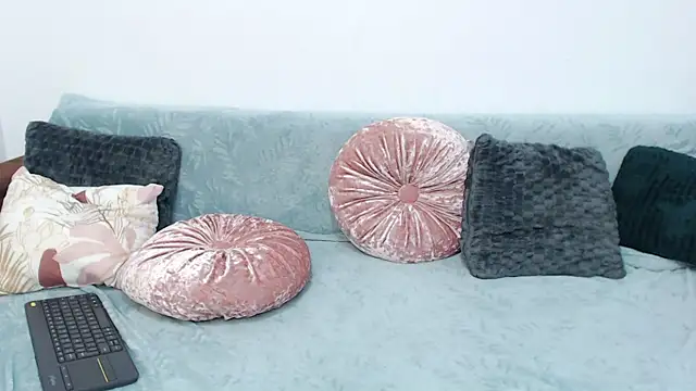 Snapshot of RebecaMur chatting on 09/19/25, 05:02 RebecaMur online show from 09/19/25, 05:02