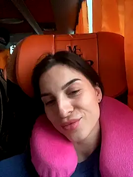 Snapshot of RebecaMur chatting on 10/07/25, 07:27 RebecaMur online show from 10/07/25, 07:27