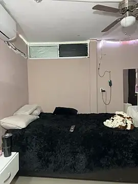 Snapshot of DarianaGuzz chatting on 01/24/25, 12:52 DarianaGuzz online show from 01/24/25, 12:52