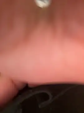 Snapshot of DarianaGuzz chatting on 03/04/25, 05:42 DarianaGuzz online show from 03/04/25, 05:42