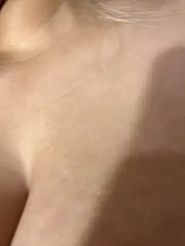 Snapshot of DarianaGuzz chatting on 10/12/25, 12:31 DarianaGuzz online show from 10/12/25, 12:31