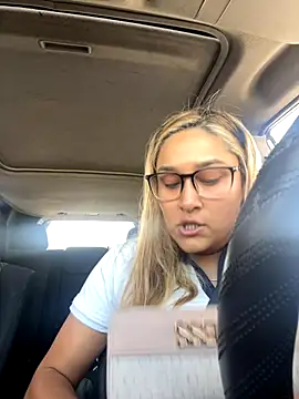 Snapshot of DarianaGuzz chatting on 10/21/25, 06:41 DarianaGuzz online show from 10/21/25, 06:41