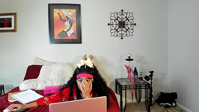 yiauana online show from 02/13/25, 01:50