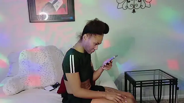 yiauana online show from 02/18/25, 07:32