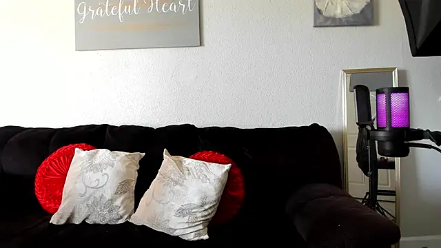 yiauana online show from 03/12/25, 09:03