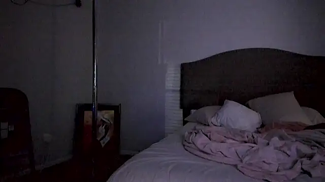 yiauana online show from 10/17/25, 12:25