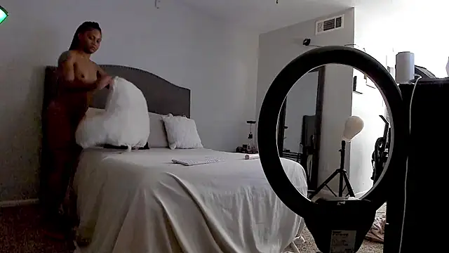 yiauana online show from 10/20/25, 01:06