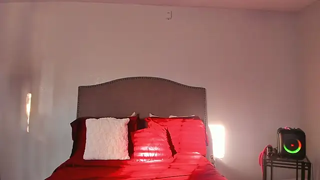 yiauana online show from 11/06/25, 01:45