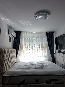 AvaLloyd online show from 03/20/25, 01:04