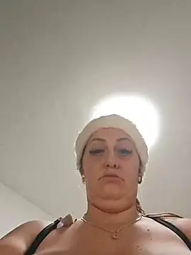 AvaLloyd online show from 12/18/25, 03:23