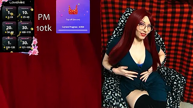 Snapshot of ElliMoor chatting on 10/29/25, 10:17 ElliMoor online show from 10/29/25, 10:17