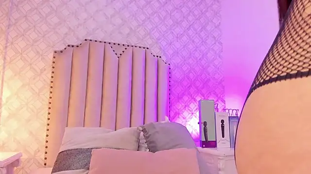 Charlotte  08 online show from 12/29/24, 10:57