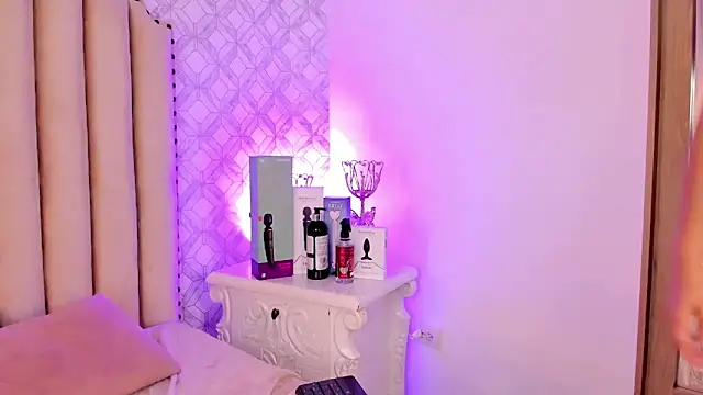 Charlotte  08 online show from 01/31/25, 11:35