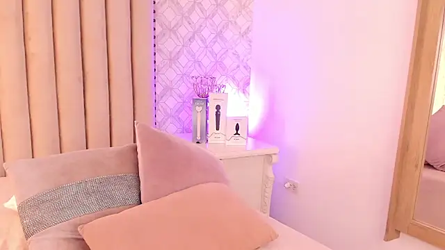 Charlotte  08 online show from 02/01/25, 11:43