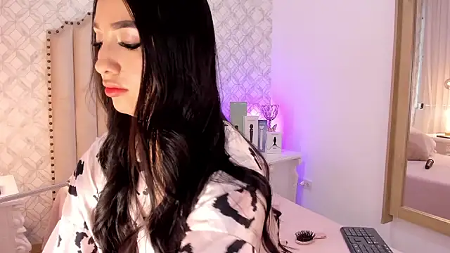 Charlotte  08 online show from 02/10/25, 08:31